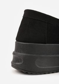 Renee - Czarne Mokasyny z Łańcuszkiem na Wysokiej Platformie Iracana. Okazja: na co dzień. Kolor: czarny. Sezon: jesień, wiosna. Obcas: na platformie. Styl: elegancki, casual #5