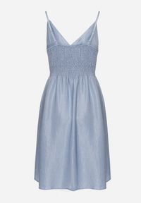 Born2be - Jasnoniebieska Wiskozowa Sukienka o Rozkloszowanym Kroju z Kopertowym Dekoltem Liralune. Typ kołnierza: dekolt w kształcie V. Kolor: niebieski. Materiał: wiskoza. Długość rękawa: na ramiączkach. Typ sukienki: kopertowe. Styl: klasyczny, elegancki #4