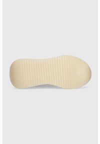 Calvin Klein sneakersy INTERN WEDGE LACE UP - EPI MONO kolor beżowy HW0HW01663. Nosek buta: okrągły. Zapięcie: sznurówki. Kolor: beżowy. Materiał: guma. Obcas: na platformie #5