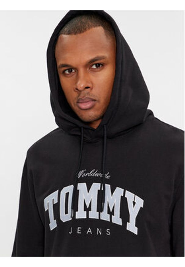 Tommy Jeans Bluza Varsity DM0DM18401 Czarny Regular Fit. Kolor: czarny. Materiał: bawełna