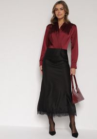 Born2be - Czarna Satynowa Spódnica z Koronkowym Zdobieniem Silfera. Okazja: na co dzień, na spotkanie biznesowe. Kolor: czarny. Materiał: satyna, koronka. Wzór: aplikacja. Styl: biznesowy, klasyczny, casual #7