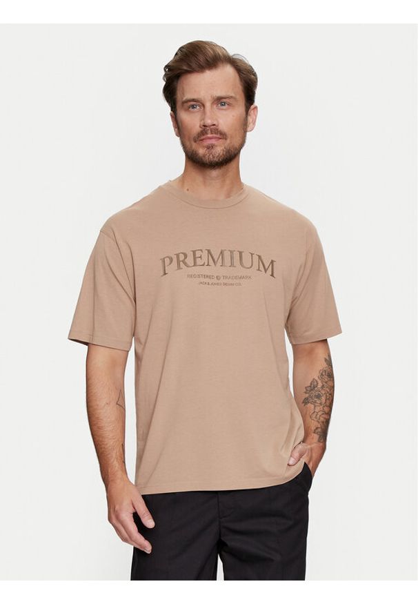 Jack & Jones T-Shirt Jprbluwinston 12255611 Brązowy Regular Fit. Kolor: brązowy. Materiał: bawełna