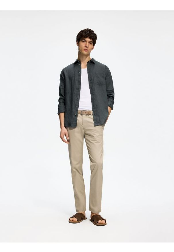 Reserved - Spodnie chino slim fit - beżowy. Kolor: beżowy. Materiał: bawełna, tkanina