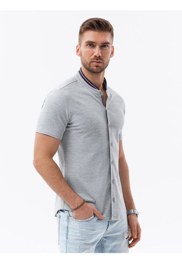 Ombre Clothing - Koszula męska dzianinowa z krótkim rękawem - szara V5 - Rozmiar: M. Typ kołnierza: kołnierzyk stójkowy. Kolor: szary. Materiał: dzianina. Długość rękawa: krótki rękaw. Długość: krótkie