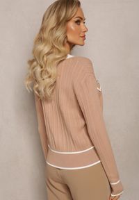 Renee - Beżowy Krótki Kardigan Zapinany na Biżuteryjne Guziki Oprava. Kolor: beżowy. Długość: krótkie. Sezon: jesień, zima #3