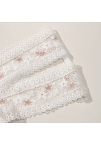 Intica - Koronkowe majtki z podwójną gumką dla optymalnego wsparcia Hrissoula. Kolor: biały. Materiał: koronka. Wzór: koronka #2