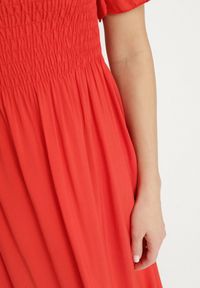 Born2be - Czerwona Rozkloszowana Sukienka Bawełniana z Bufiastymi Rękawami i Elastyczną Górą Veliova. Okazja: na co dzień. Kolor: czerwony. Materiał: bawełna. Styl: casual, elegancki #3