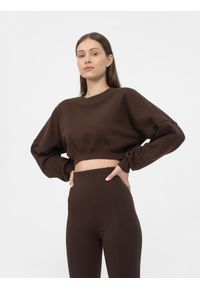 4f - Bluza crop top nierozpinana bez kaptura damska. Okazja: na co dzień. Typ kołnierza: bez kaptura. Kolor: brązowy. Materiał: dzianina, bawełna. Długość: krótkie. Styl: casual #1