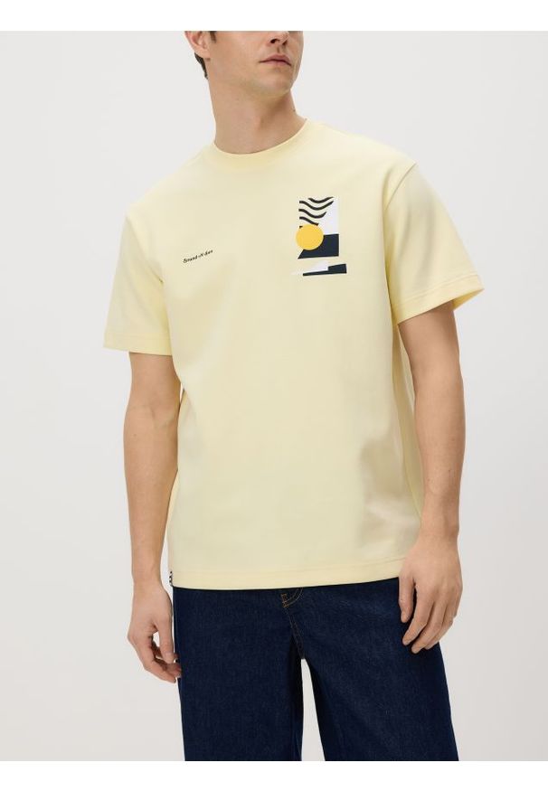 Reserved - T-shirt comfort z nadrukiem - jasnożółty. Kolor: żółty. Materiał: dzianina, bawełna. Wzór: nadruk