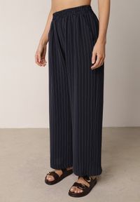 Born2be - Granatowy Wiskozowy Komplet Szerokie Spodnie i Koszula Bez Rękawów z Wiązaniem Zanran. Kolor: niebieski. Materiał: wiskoza #8