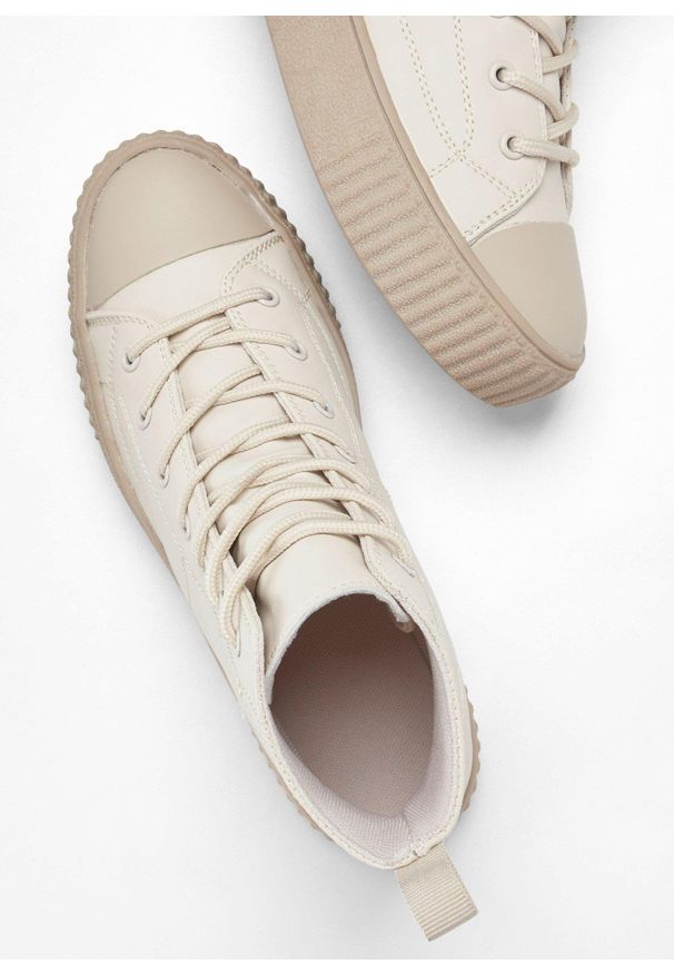 bonprix - Wysokie sneakersy na platformie. Okazja: na co dzień. Wysokość cholewki: przed kolano. Kolor: beżowy. Materiał: skóra. Szerokość cholewki: normalna. Obcas: na platformie