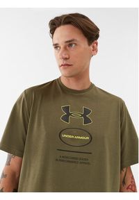 Under Armour T-Shirt Ua Core Novelty Graphic Ss 1380957 Khaki Loose Fit. Kolor: brązowy. Materiał: bawełna