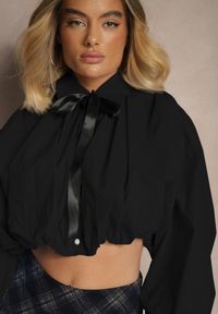 Renee - Czarna Bufiasta Koszula z Bawełny w Stylu Retro z Ozdobną Kokardą Frulla. Okazja: na co dzień. Typ kołnierza: kokarda. Kolor: czarny. Materiał: bawełna. Długość rękawa: długi rękaw. Długość: długie. Styl: retro