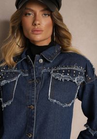 Renee - Granatowa Jeansowa Kurtka z Bawełny z Rozprutymi Elementami i Ćwiekami Trudilla. Kolor: niebieski. Materiał: jeans, bawełna #4