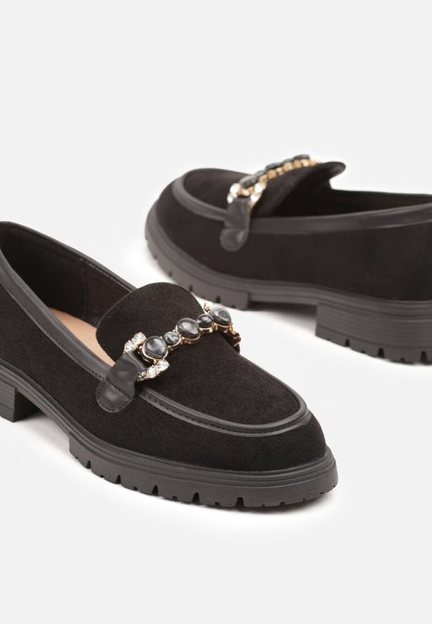 Renee - Czarne Mokasyny Ozdobione Metaliczną Aplikacją i Koralikami Lisvia. Okazja: na co dzień. Kolor: czarny. Materiał: jeans. Wzór: aplikacja. Styl: elegancki, casual