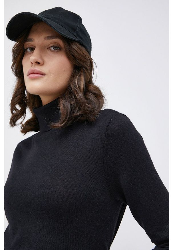 Vero Moda - Sweter. Okazja: na co dzień. Typ kołnierza: golf. Kolor: czarny. Materiał: dzianina, włókno. Długość rękawa: długi rękaw. Długość: długie. Styl: casual
