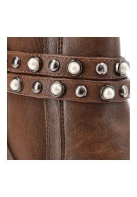 Brązowe Botki Rieker Ocieplane Obuwie Damskie. Okazja: na co dzień. Zapięcie: pasek. Kolor: brązowy. Materiał: skóra ekologiczna. Obcas: na obcasie. Styl: casual, elegancki. Wysokość obcasa: średni #8