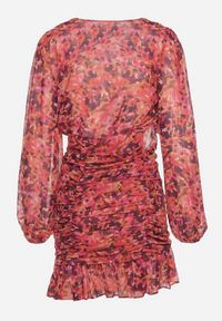 Born2be - Czerwona Dopasowana Sukienka w Kwiaty z Marszczeniem i Falbankami Mirilia. Okazja: na co dzień. Typ kołnierza: kołnierz z falbankami. Kolor: czerwony. Materiał: jeans. Wzór: kwiaty. Styl: casual #5