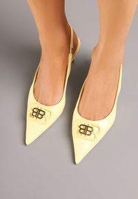 Renee - Żółte Czółenka Sandały Vices na Kaczuszce Typu Slingback Ozdobione Metaliczną Aplikacją Lilarunea. Okazja: na co dzień. Kolor: żółty. Materiał: jeans. Wzór: aplikacja. Sezon: lato. Obcas: na szpilce. Styl: casual, elegancki #7