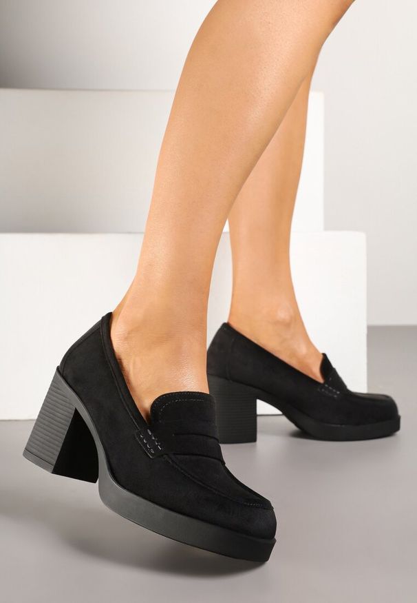 Born2be - Czarne Półbuty Typu Mokasyny na Słupku Sepilia. Okazja: na co dzień. Kolor: czarny. Obcas: na słupku. Styl: klasyczny, casual, elegancki. Wysokość obcasa: średni