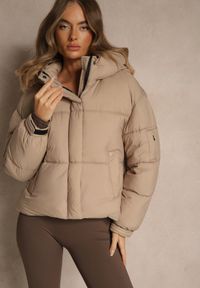 Renee - Beżowa Kurtka Puffer z Pikowaniem Kapturem i Kieszonką przy Rękawie Galeida. Okazja: na co dzień, na spacer. Kolor: beżowy. Materiał: jeans. Długość: krótkie. Styl: casual