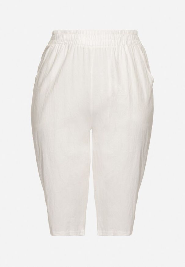 Born2be - Białe Luźne Spodnie z Bawełny z Wysokim Stanem 3/4 Lumelle. Okazja: na co dzień. Stan: podwyższony. Kolor: biały. Materiał: bawełna. Styl: casual, klasyczny