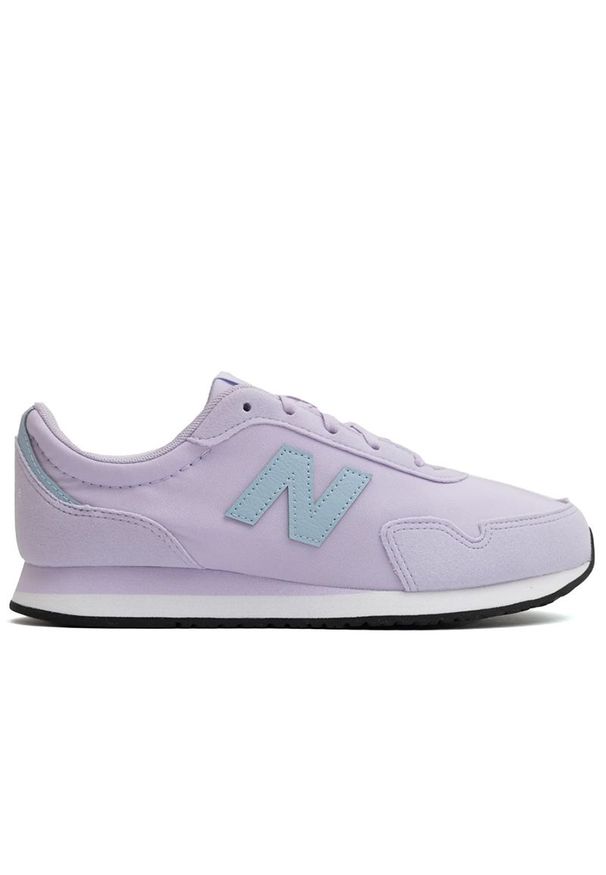 Buty New Balance GC323AE - fioletowe. Okazja: na co dzień. Kolor: fioletowy. Materiał: materiał, syntetyk, guma. Szerokość cholewki: normalna