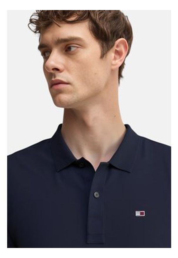 Tommy Jeans Polo Flag Cuff DM0DM21306 Granatowy Slim Fit. Typ kołnierza: polo. Kolor: niebieski. Materiał: bawełna