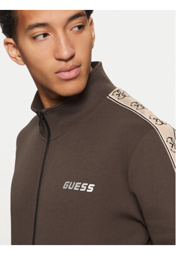 Guess Bluza Z2YQ10 KB3P2 Brązowy Regular Fit. Kolor: brązowy. Materiał: bawełna, syntetyk