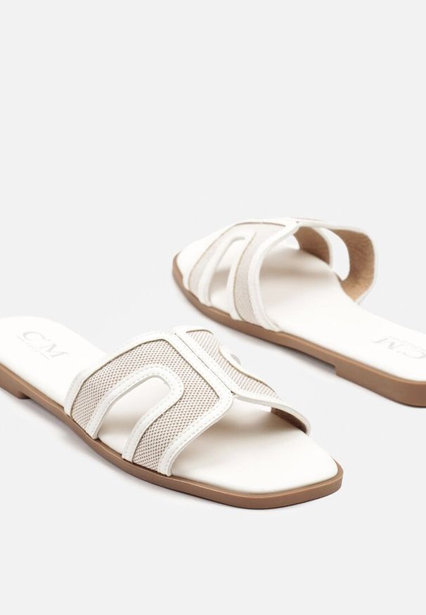 Renee - Białe Klapki Zdobione Tweedem i Wycięciami Forria. Okazja: na co dzień. Kolor: biały. Materiał: jeans. Wzór: aplikacja. Sezon: lato. Styl: casual, elegancki