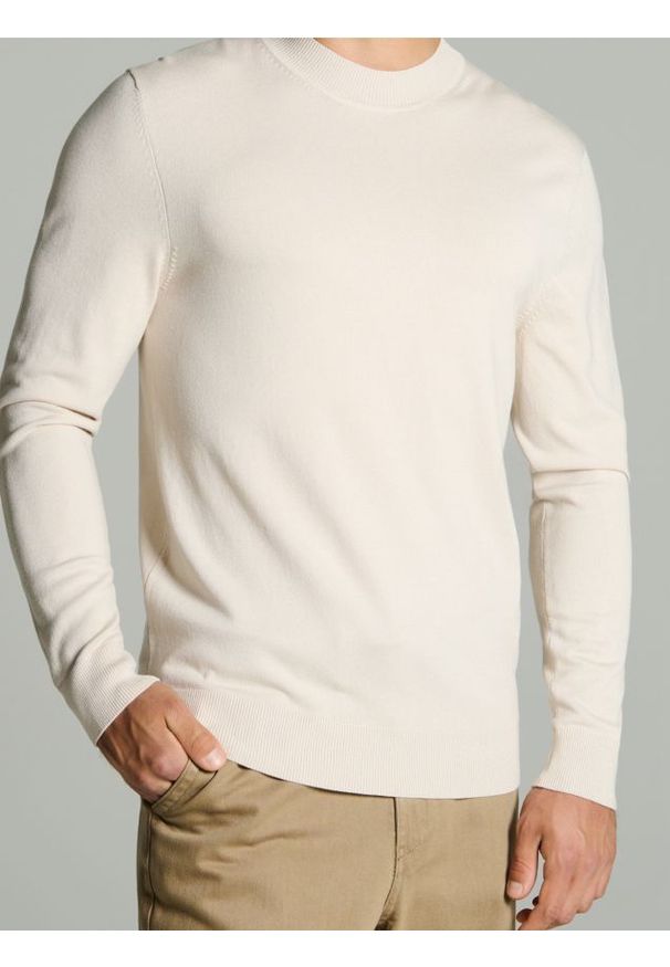 Sinsay - Sweter basic z wiskozą - beżowy. Kolor: beżowy. Materiał: wiskoza