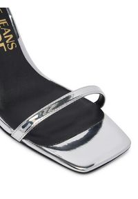 Versace Jeans Couture Sandały 80VA3S76 ZS406 Srebrny. Kolor: srebrny. Materiał: skóra #3