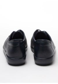 ecco - Sneakersy damskie granatowe ECCO Soft 2.0. Kolor: niebieski. Materiał: materiał. Sezon: lato #3