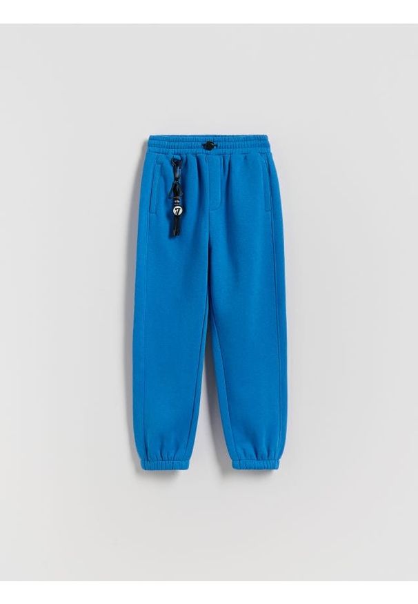 Reserved - Bawełniane spodnie jogger - jasnoniebieski. Kolor: niebieski. Materiał: bawełna. Wzór: gładki