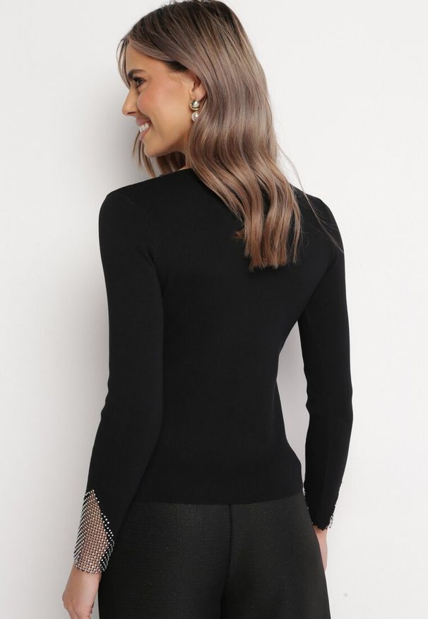 Born2be - Czarny Sweter Udekorowany Siateczką z Cyrkoniami Kertta. Okazja: na co dzień. Typ kołnierza: dekolt w serek. Kolor: czarny. Materiał: jeans. Wzór: aplikacja. Styl: casual, elegancki