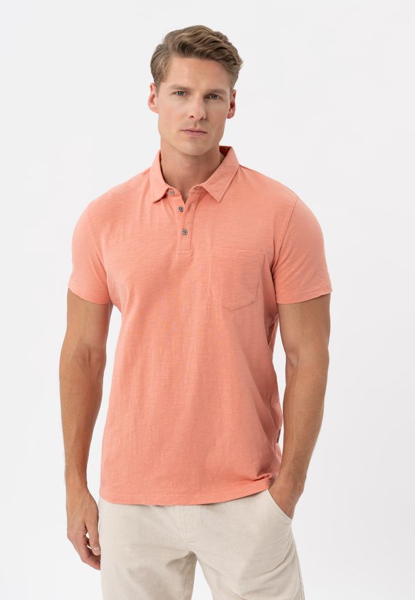 Volcano - Koszulka polo O-CHILI. Typ kołnierza: polo. Kolor: pomarańczowy. Materiał: dzianina, tkanina, materiał, prążkowany, bawełna, skóra. Długość rękawa: krótki rękaw. Długość: krótkie. Wzór: melanż. Styl: klasyczny