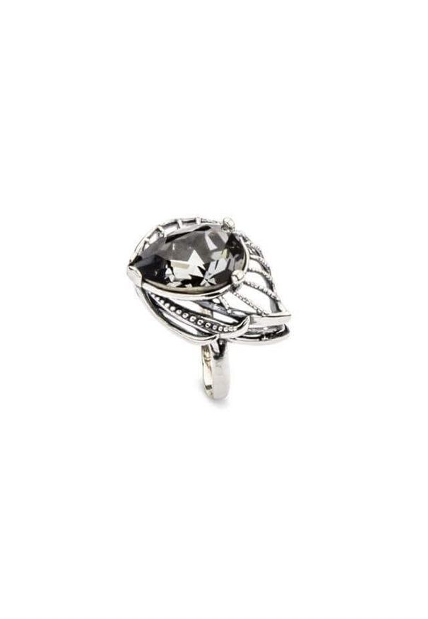 Polcarat Design - Srebrny pierścionek z kryształami Swarovskiego PK 1644. Materiał: srebrne. Kolor: srebrny. Wzór: aplikacja. Kamień szlachetny: kryształ