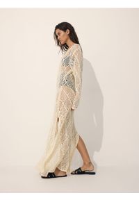 Reserved - Długa narzutka plażowa - złoty. Okazja: na plażę. Kolor: złoty. Materiał: dzianina. Długość: długie. Wzór: ażurowy #1