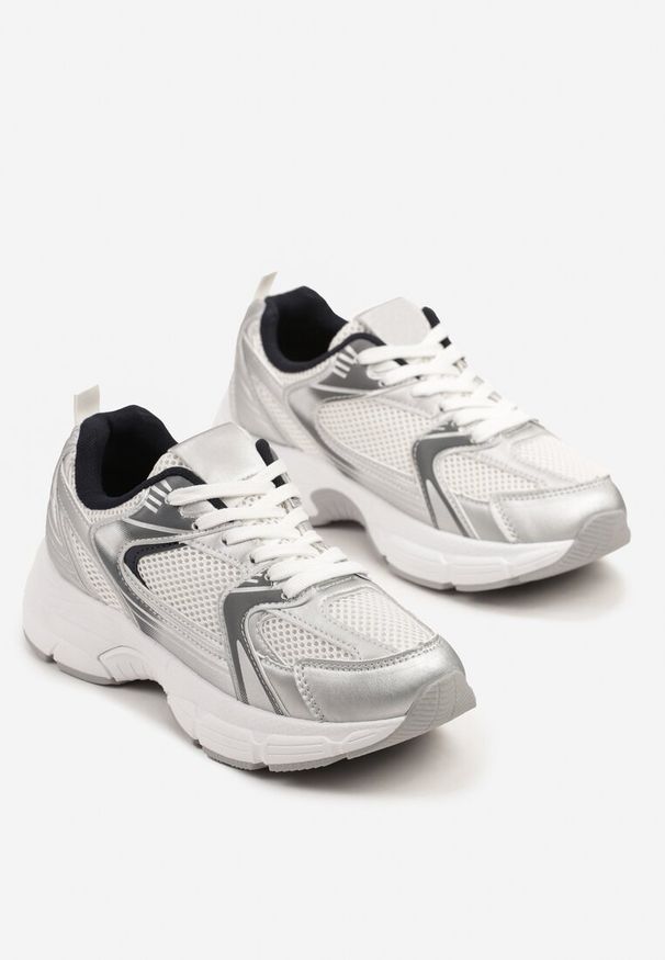 Renee - Biało-Srebrne Sneakersy na Grubej Podeszwie z Cholewką z Siateczką Zollexia. Okazja: na co dzień. Zapięcie: sznurówki. Kolor: biały. Materiał: jeans. Szerokość cholewki: normalna. Sezon: lato, wiosna