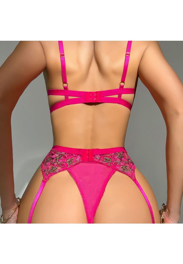 Intica - Komplet bielizny z haftem i pasem do pończoch na romantyczne wieczory Crionna. Kolor: różowy. Materiał: materiał. Wzór: haft