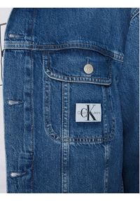 Calvin Klein Jeans Kurtka jeansowa 90's J30J325750 Niebieski Regular Fit. Kolor: niebieski. Materiał: bawełna #4