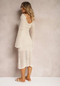Renee - Beżowa Sukienka Dzianinowa Midi w stylu Boho z Głębokim Dekoltem na Plecach Moralie. Okazja: na co dzień. Typ kołnierza: dekolt na plecach. Kolor: beżowy. Materiał: dzianina. Długość rękawa: długi rękaw. Typ sukienki: proste. Styl: boho. Długość: midi
