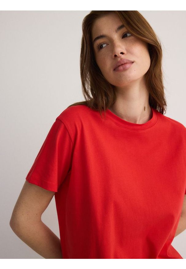 Reserved - Bawełniany t-shirt regular - czerwony. Kolor: czerwony. Materiał: bawełna