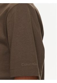 Calvin Klein T-Shirt K20K205410 Brązowy Regular Fit. Kolor: brązowy. Materiał: bawełna