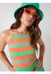 Sinsay - Crop top w paski - wielobarwny. Materiał: prążkowany. Wzór: paski