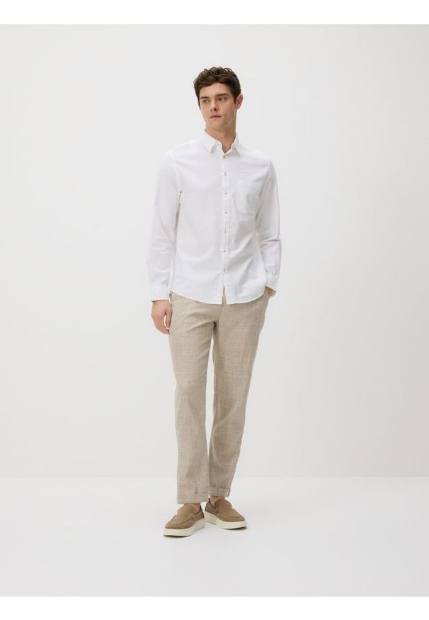 Reserved - Koszula regular z lnem - biały. Kolor: biały. Materiał: len