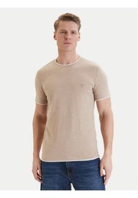 Guess T-Shirt F6GI06 K6XN4 Beżowy Slim Fit. Kolor: beżowy. Materiał: bawełna #1