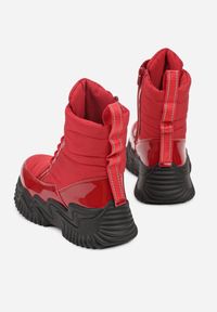 Born2be - Czerwone Sznurowane Śniegowce VICES z Lakierowanymi Wstawkami i Tłoczeniami Reisanna. Okazja: na co dzień. Kolor: czerwony. Materiał: lakier. Styl: casual, sportowy #3