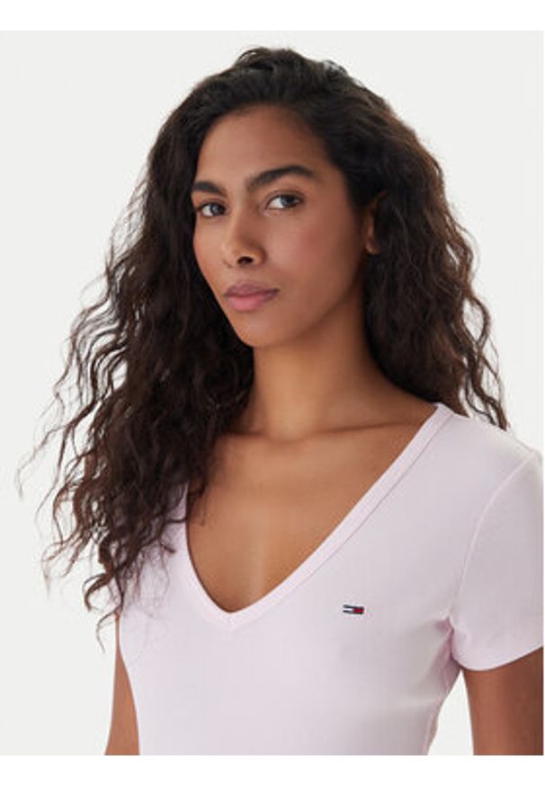 Tommy Jeans T-Shirt Essential DW0DW17385 Różowy Slim Fit. Kolor: różowy. Materiał: bawełna