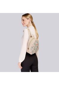 Wittchen - Damski plecak z ekoskóry klasyczny w kwiaty klasyczny. Kolor: beżowy. Materiał: skóra ekologiczna. Wzór: kwiaty. Styl: klasyczny #2